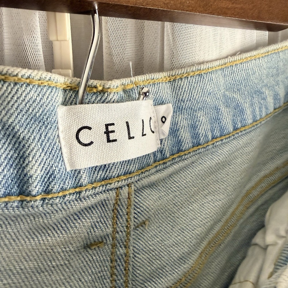 Cello Super High Rise Dad Jeans Light Wash Distressed Size 09 - Picture 4 of 7